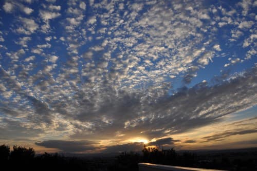 Ciel pommelé au coucher du soleil