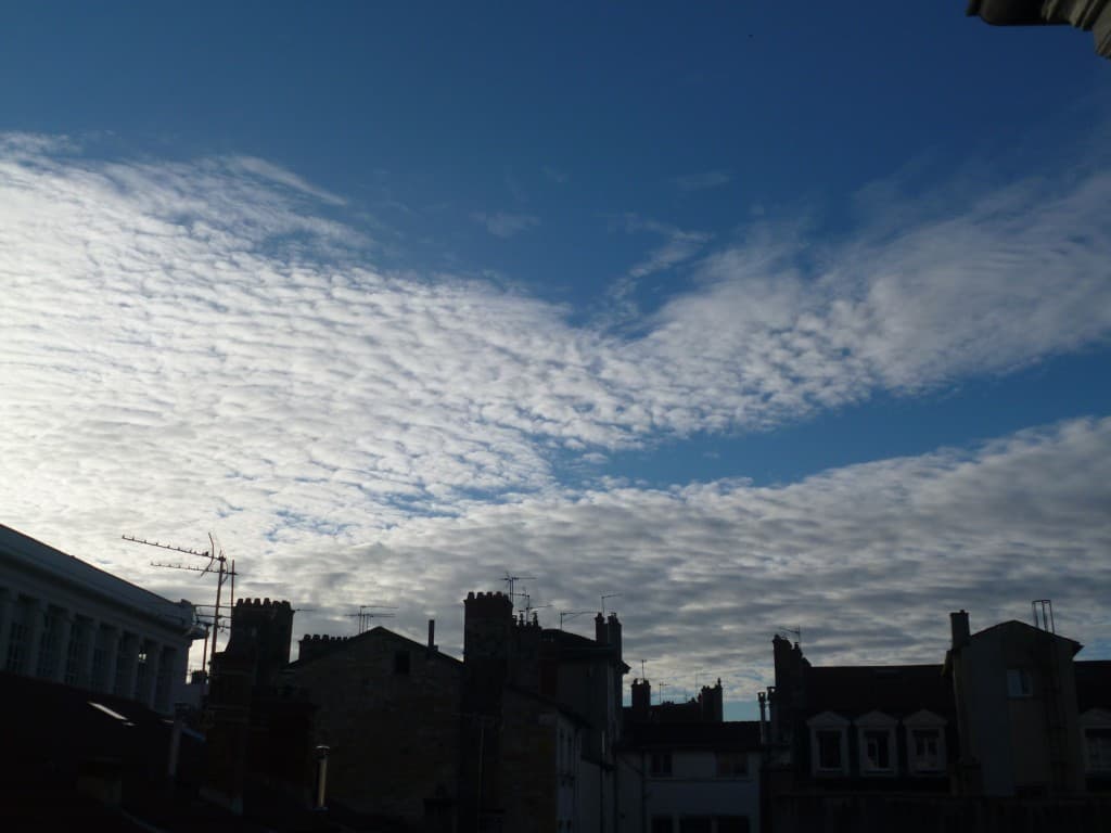 Ciel pommelé du petit matin