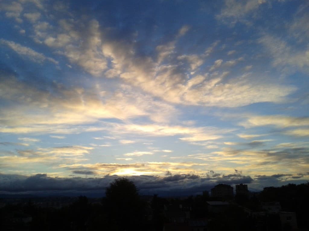 Coucher de soleil et valse des nuages