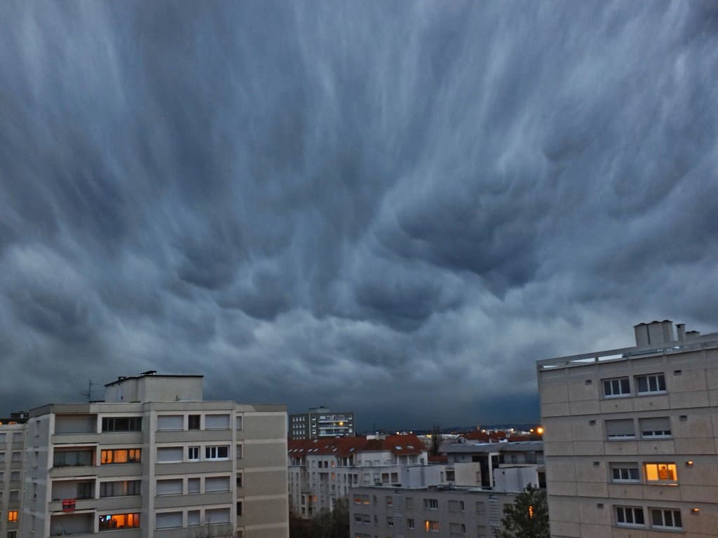 LYON APRES ORAGE