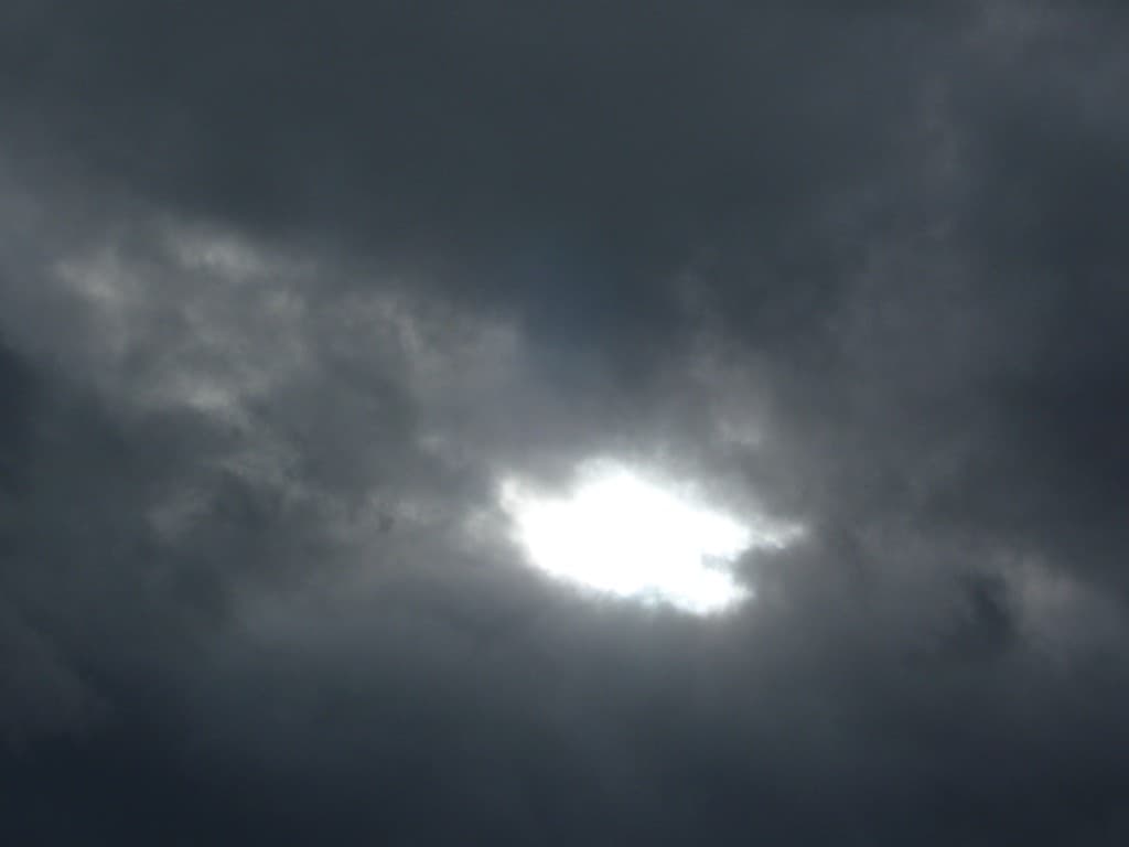 soleil dans les nuages