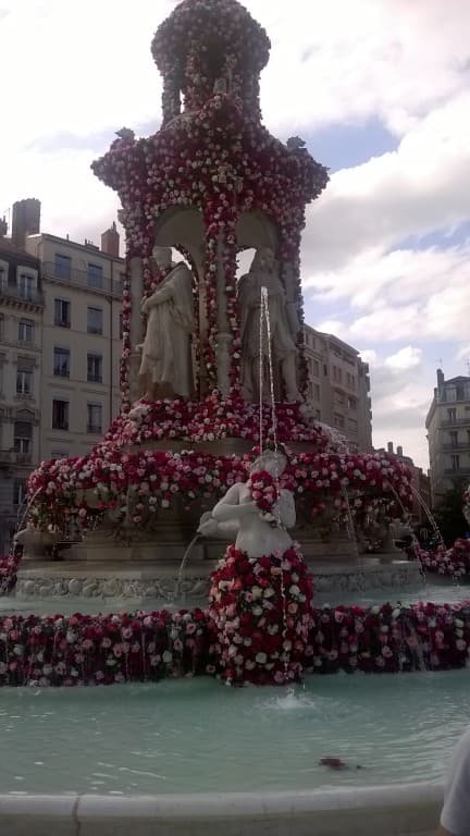 PLACE DES JOCOBINS