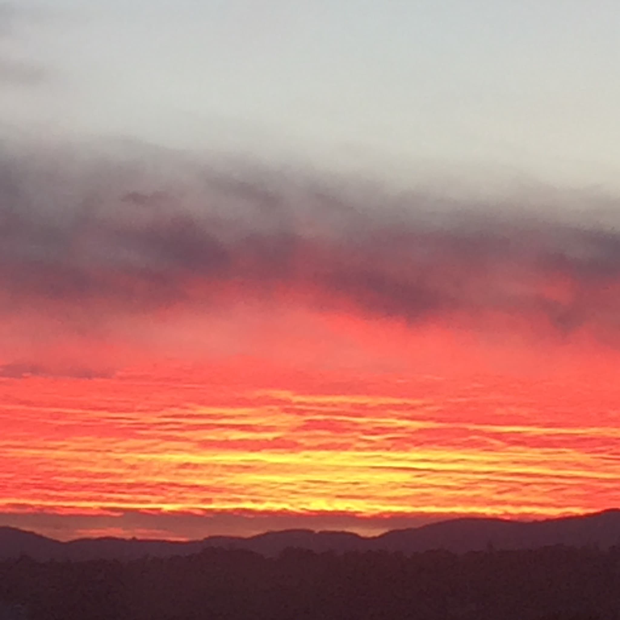 coucher de soleil sur les  monts du lyonnais