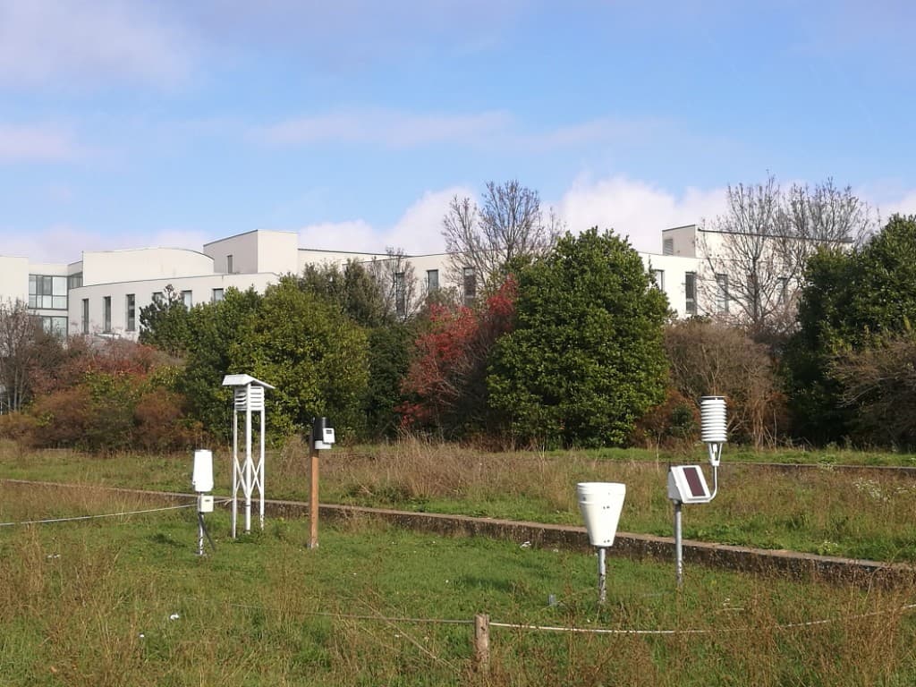 Eclaircies sur la station météo de l'ENS