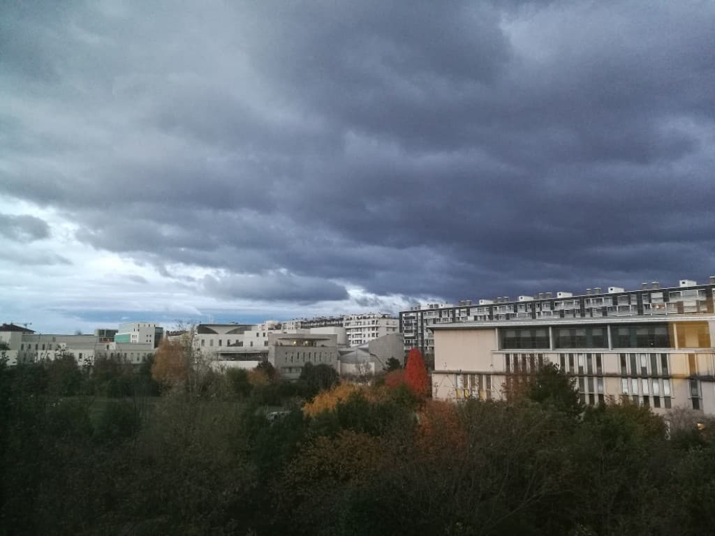 Nuages noirs au dessus de Lyon