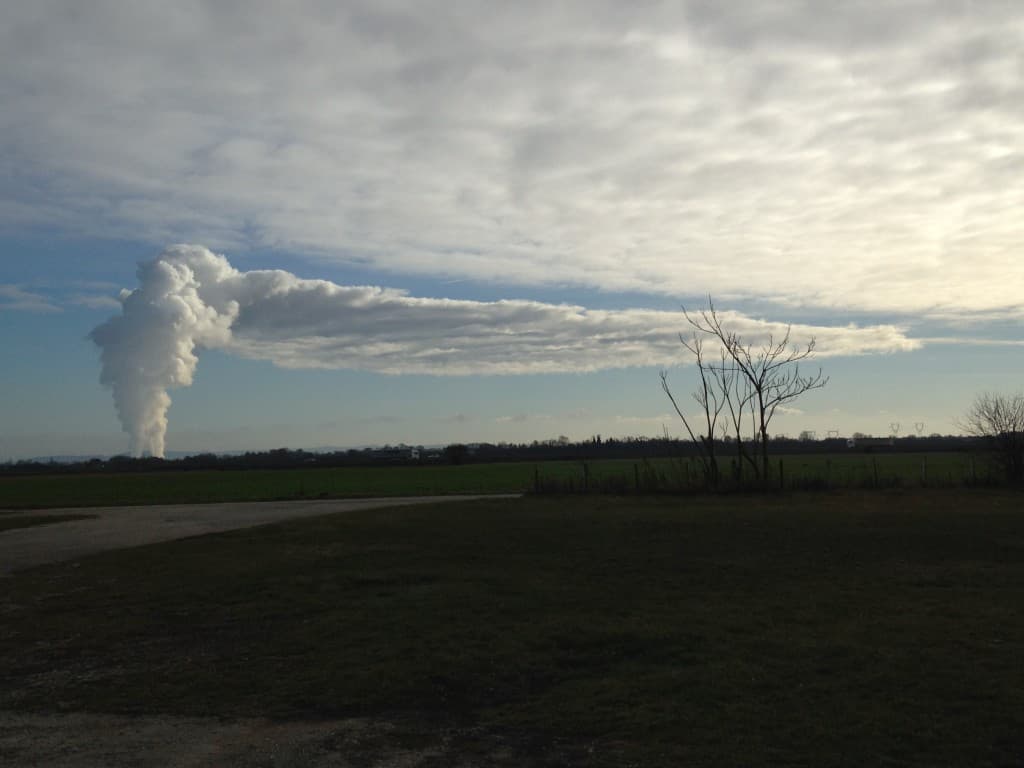 Centrale du Bugey et son nuage