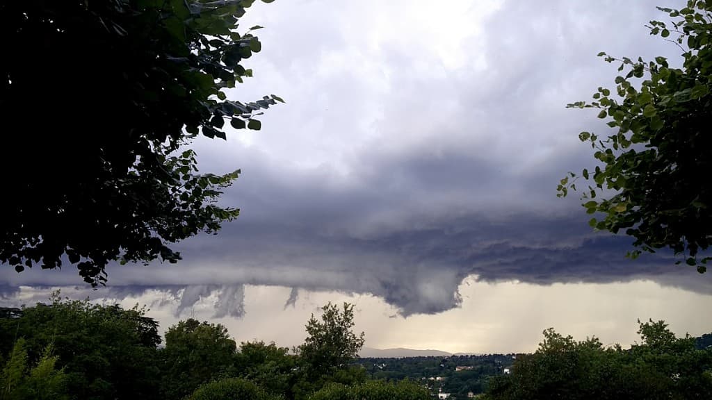 L'orage arrive par l'ouest