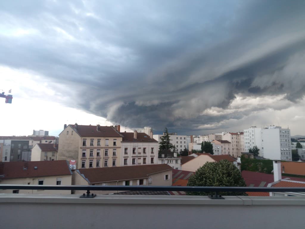 Le ciel s'empare de Gerland