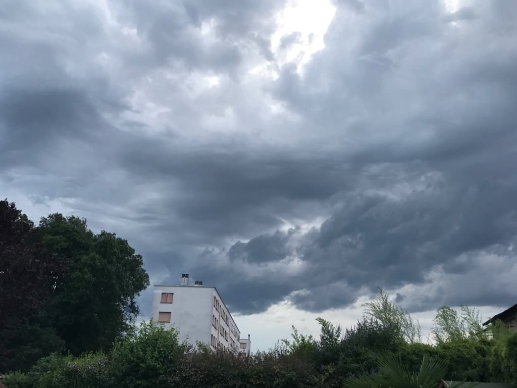 premiers signes avant l'orage