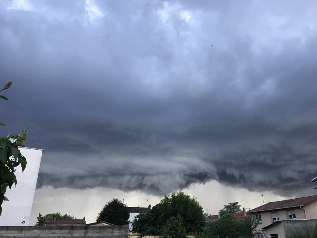 rideau de pluie en approche