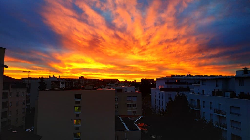 Coucher de soleil ciel en feu