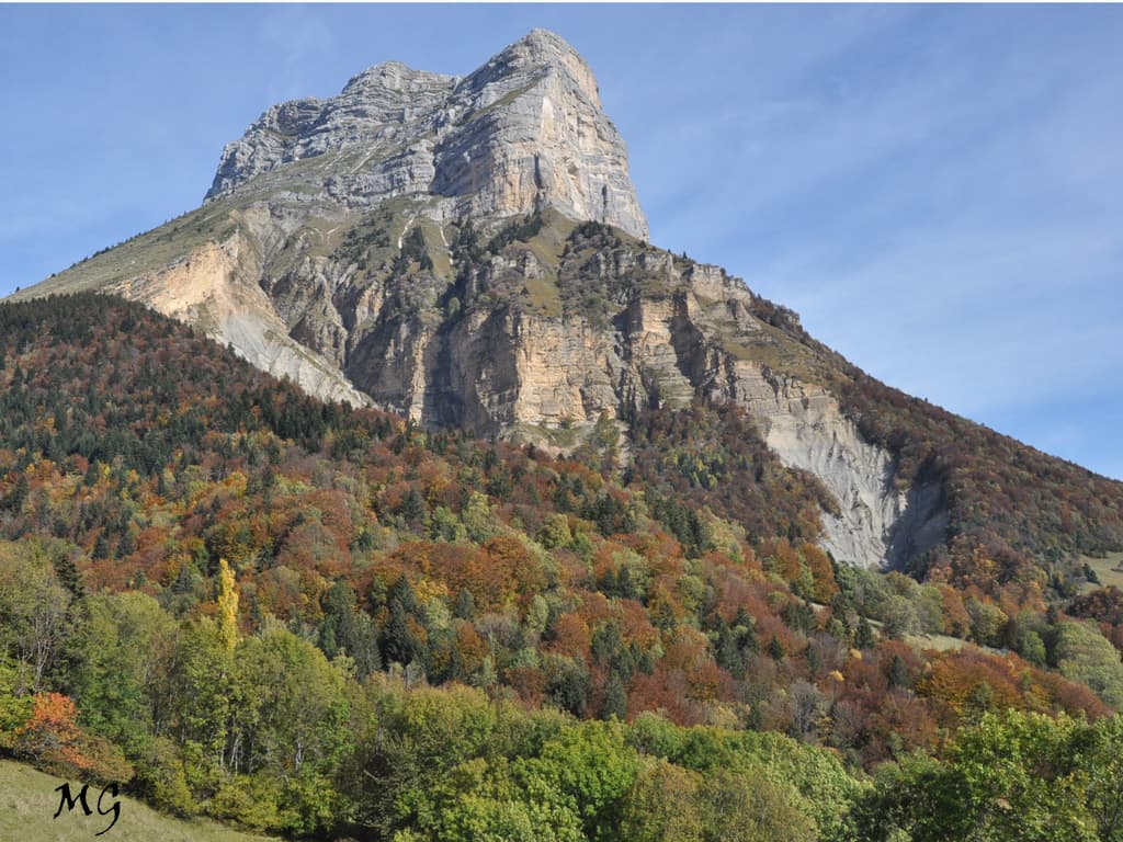 La Dent de Crolles habillée de couleurs automnales !!!