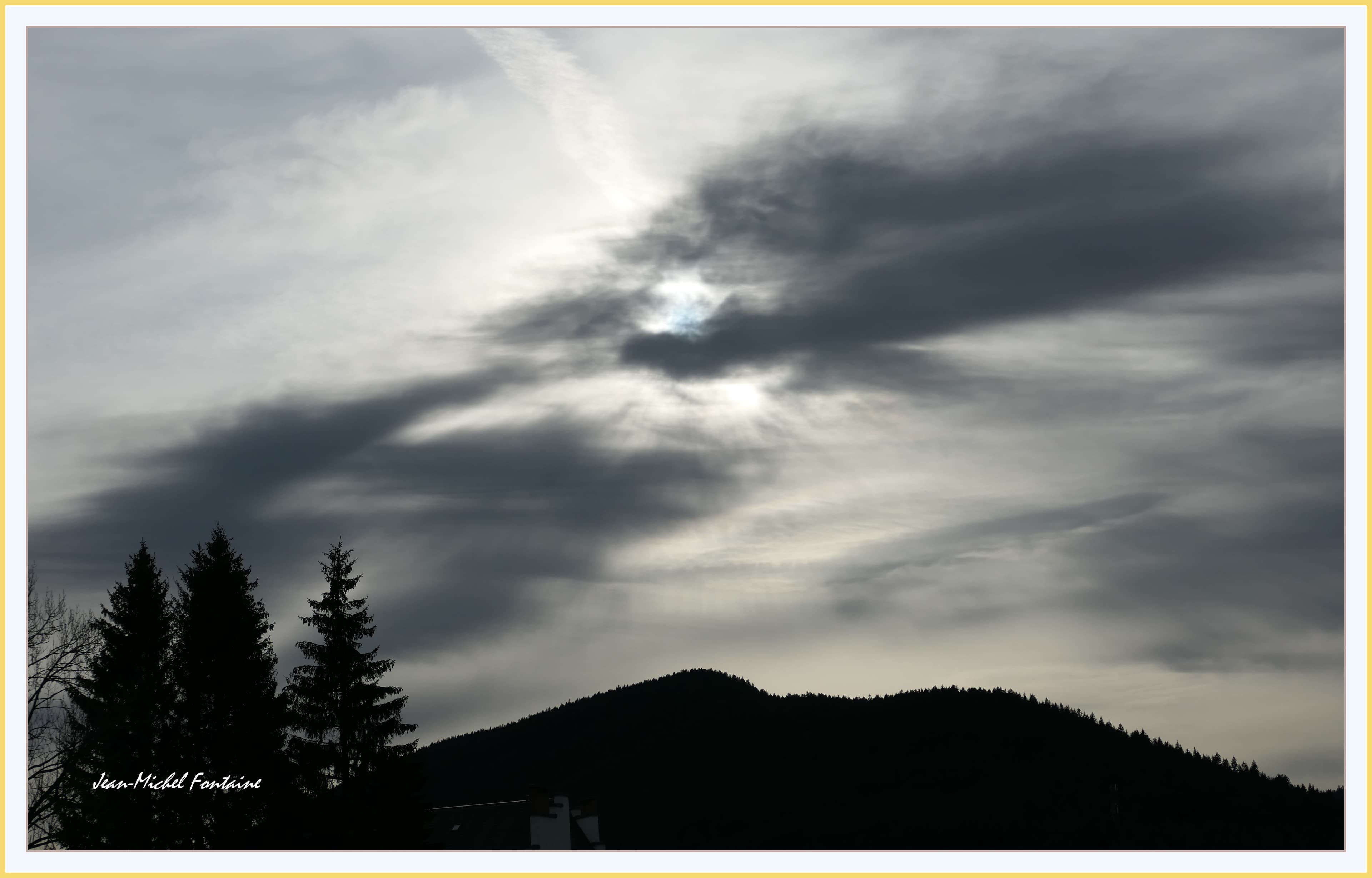 le ciel se couvre d'altostratus