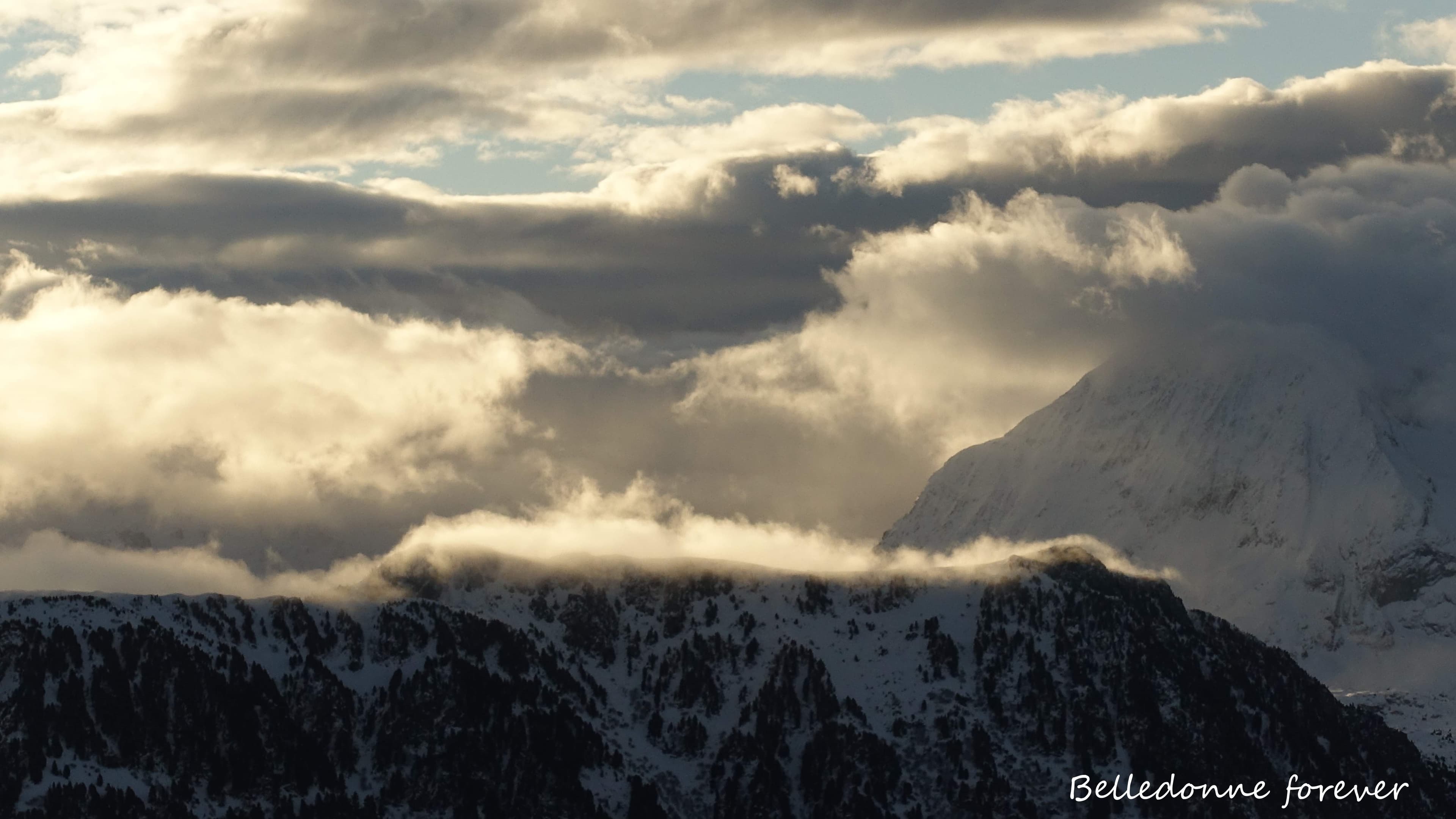 Les nuages se dissipent au sud A.P.