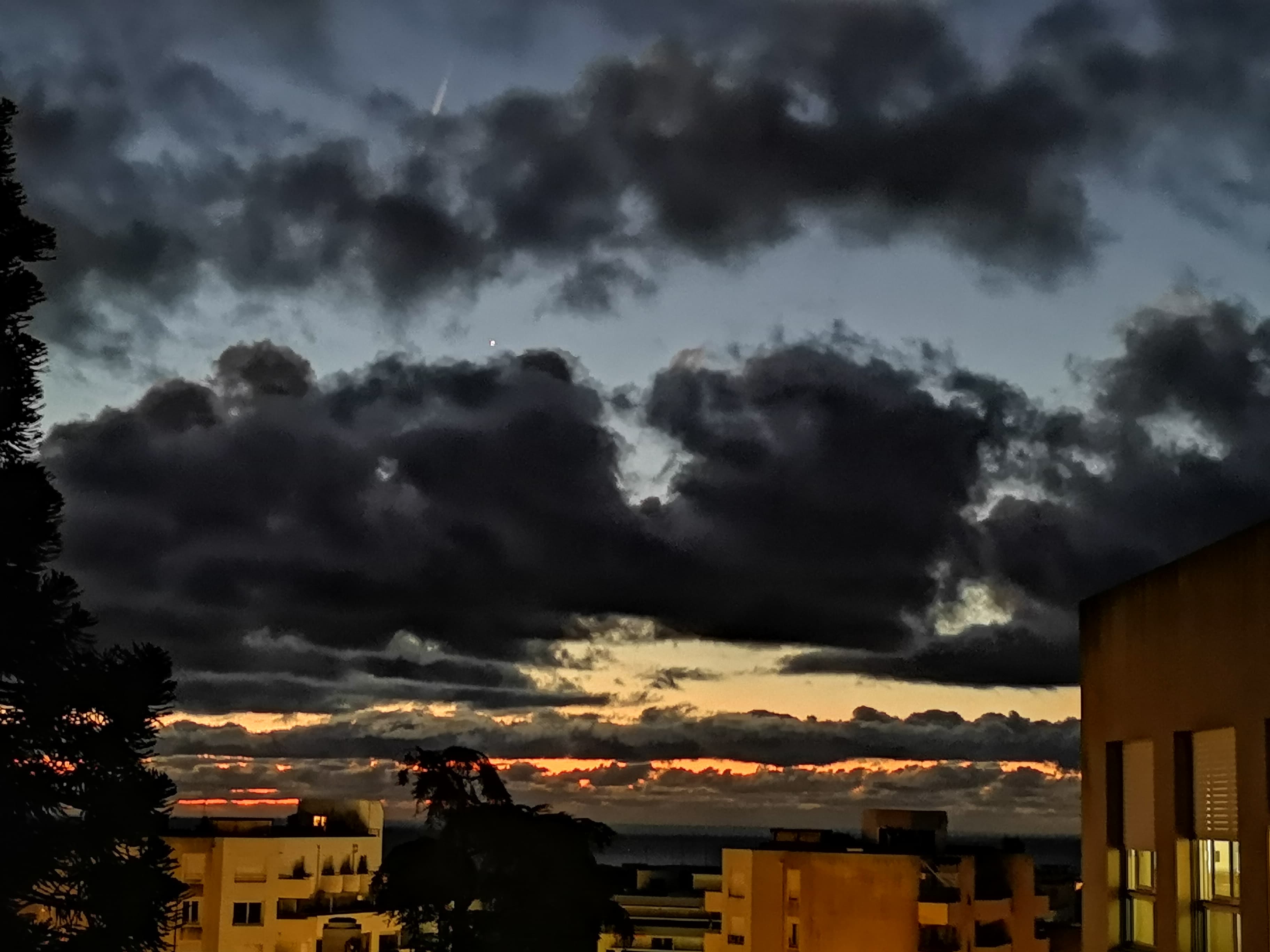 ciel menaçant sur Nice