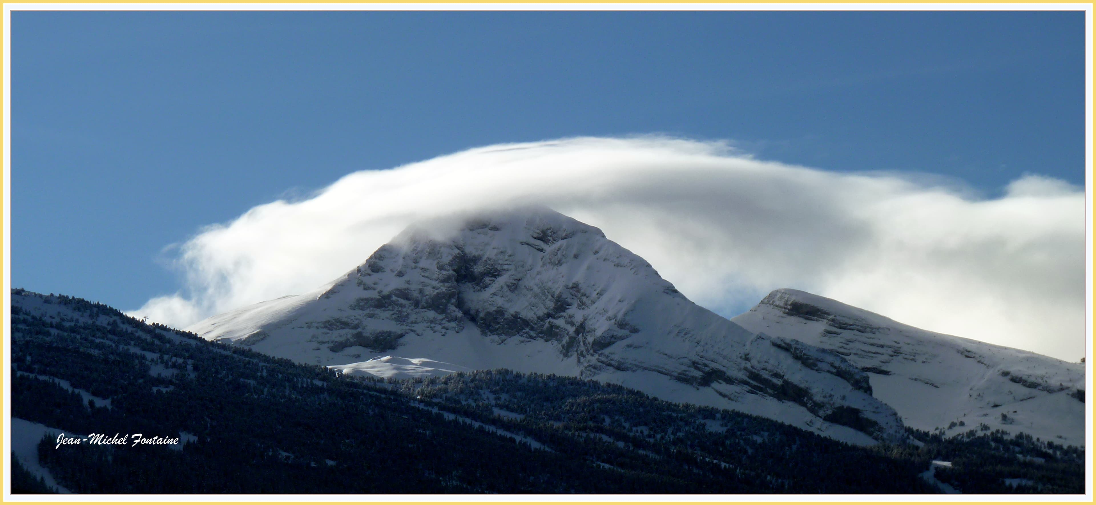 formation d'un lenticulaire sur le sommet de la Grande Moucherolle