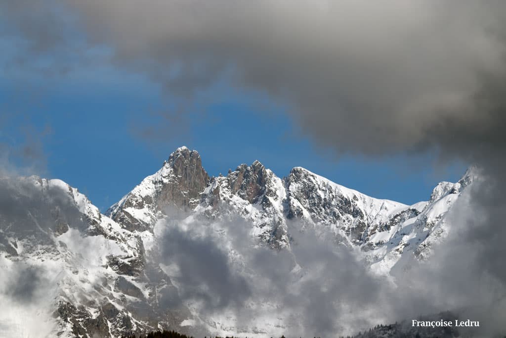 Les 3 pics de Belledonne à travers les nuages