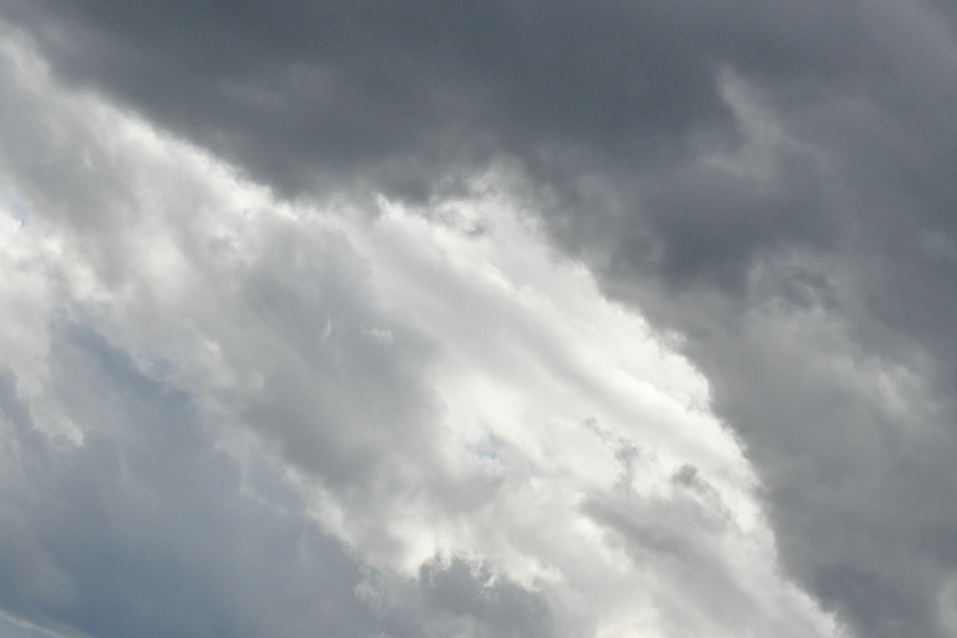 noir et blanc en couleurs ! nuages