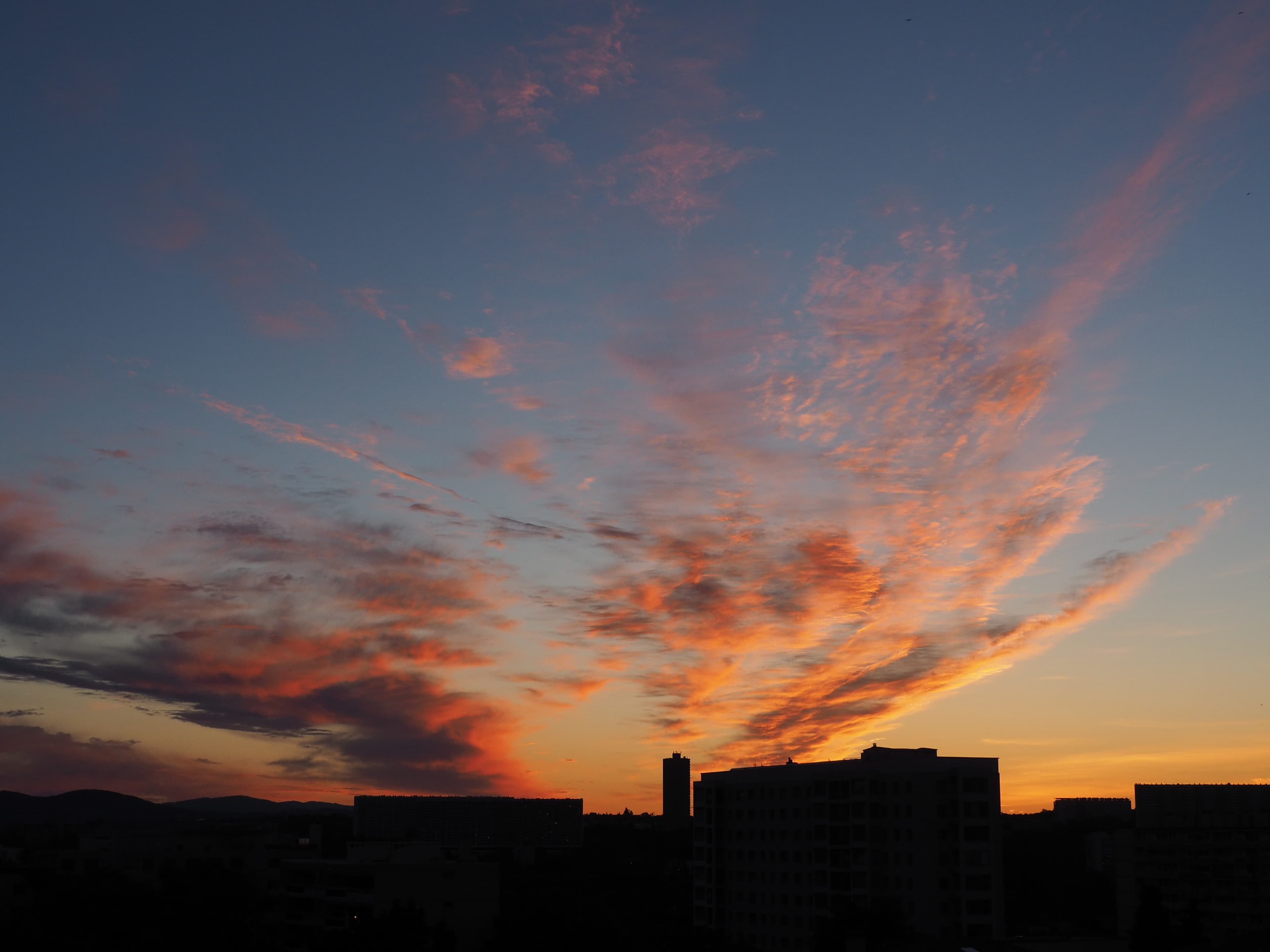 Coucher de soleil sur La Duchère vu depuis la Croix-Rousse