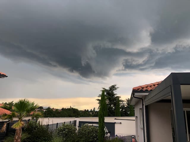 Nuage menaçant avant l'épisode orageux sur Lyon