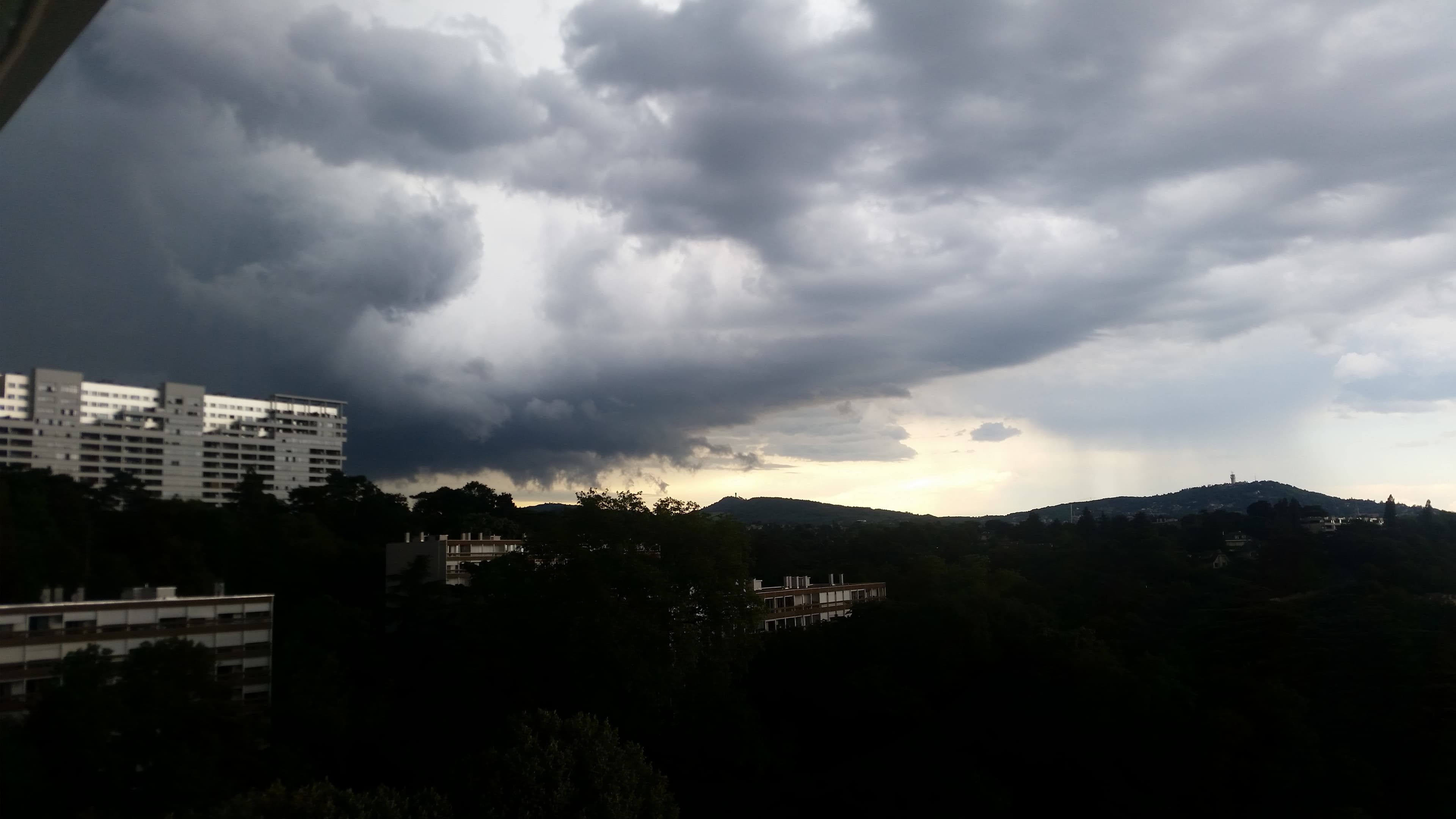 L'orage arrive