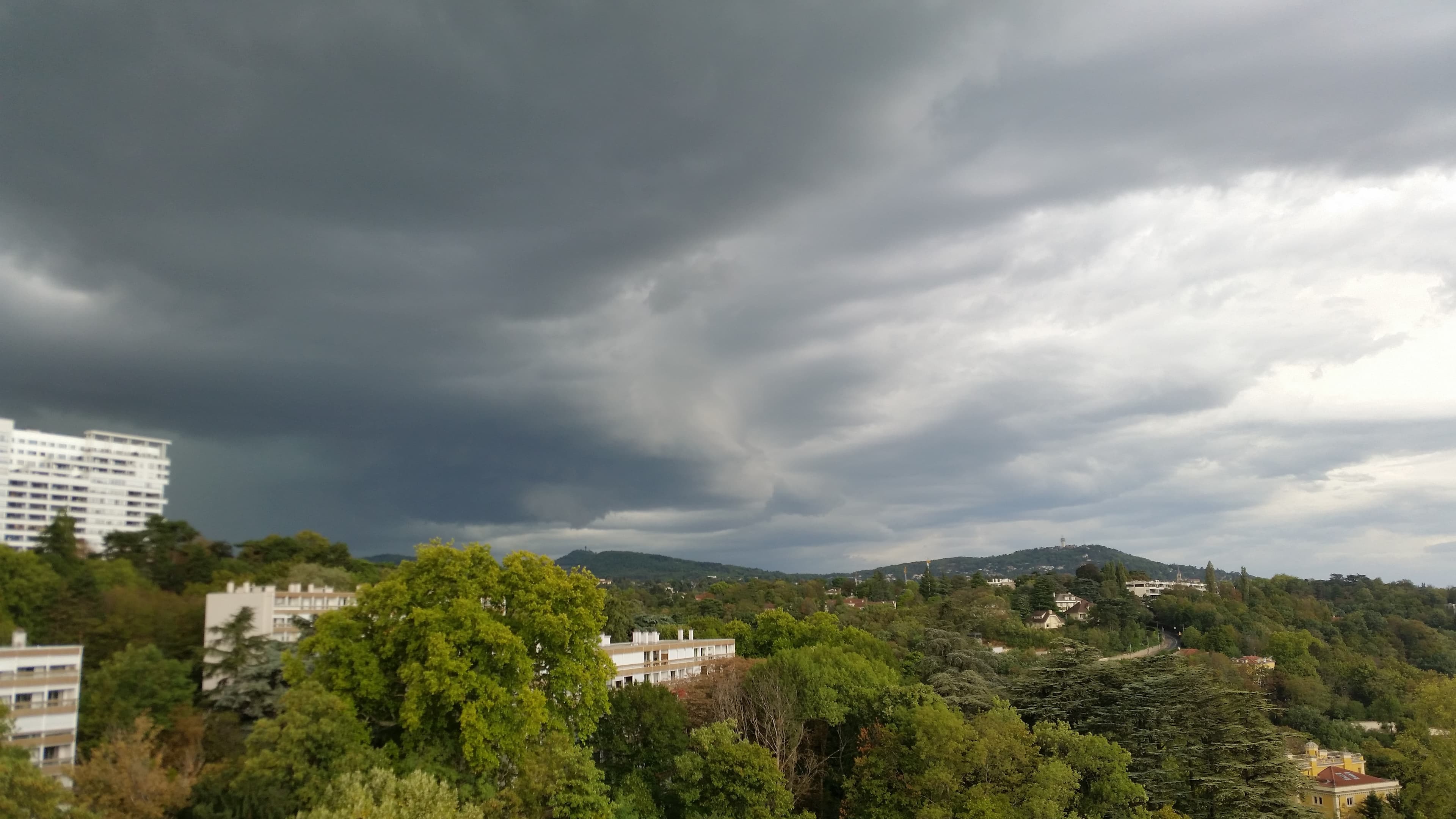 Orage côté Monts d'or  14092022 18h10