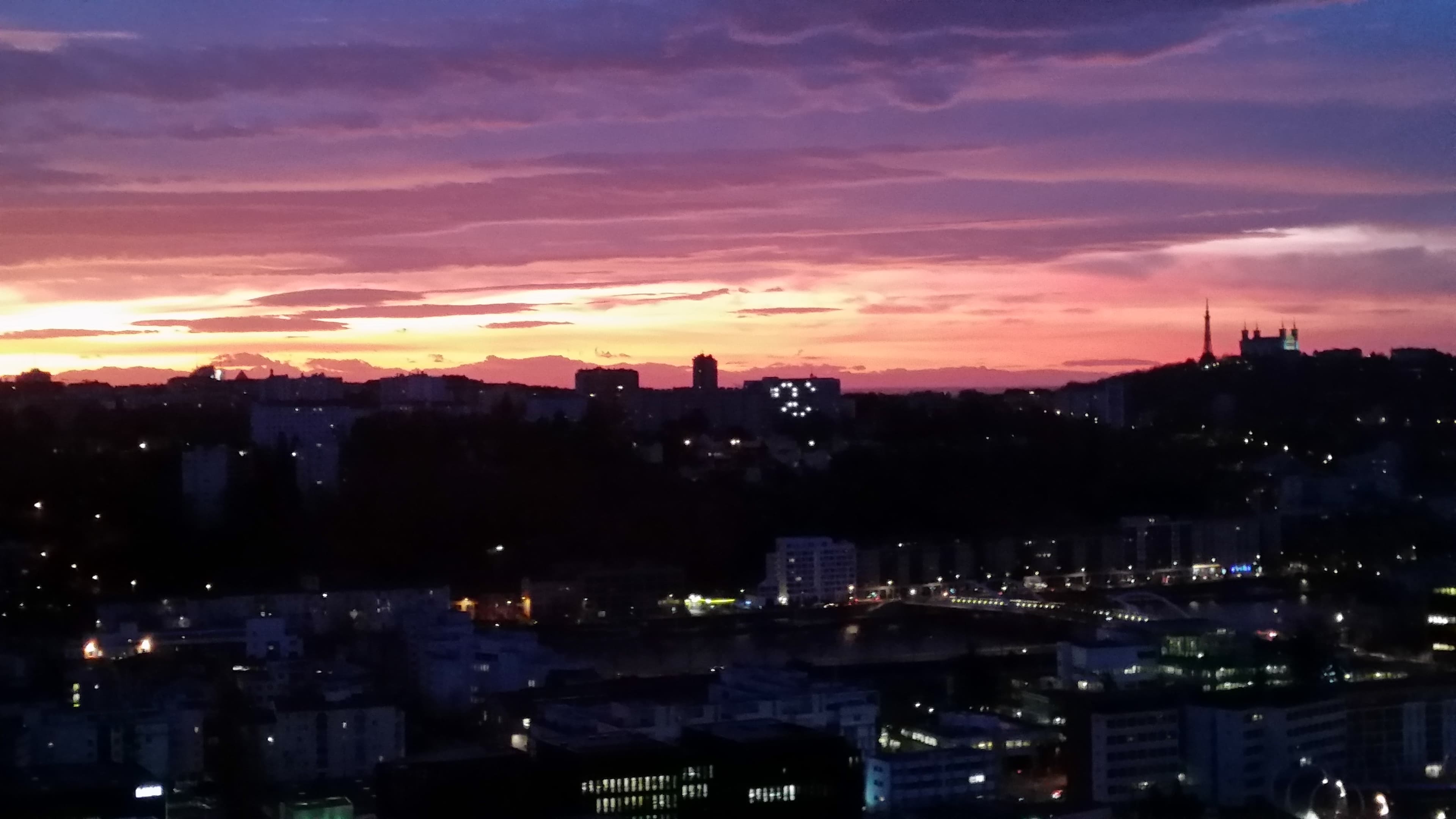 dicton " Ciel rose le matin, pluie en chemin"