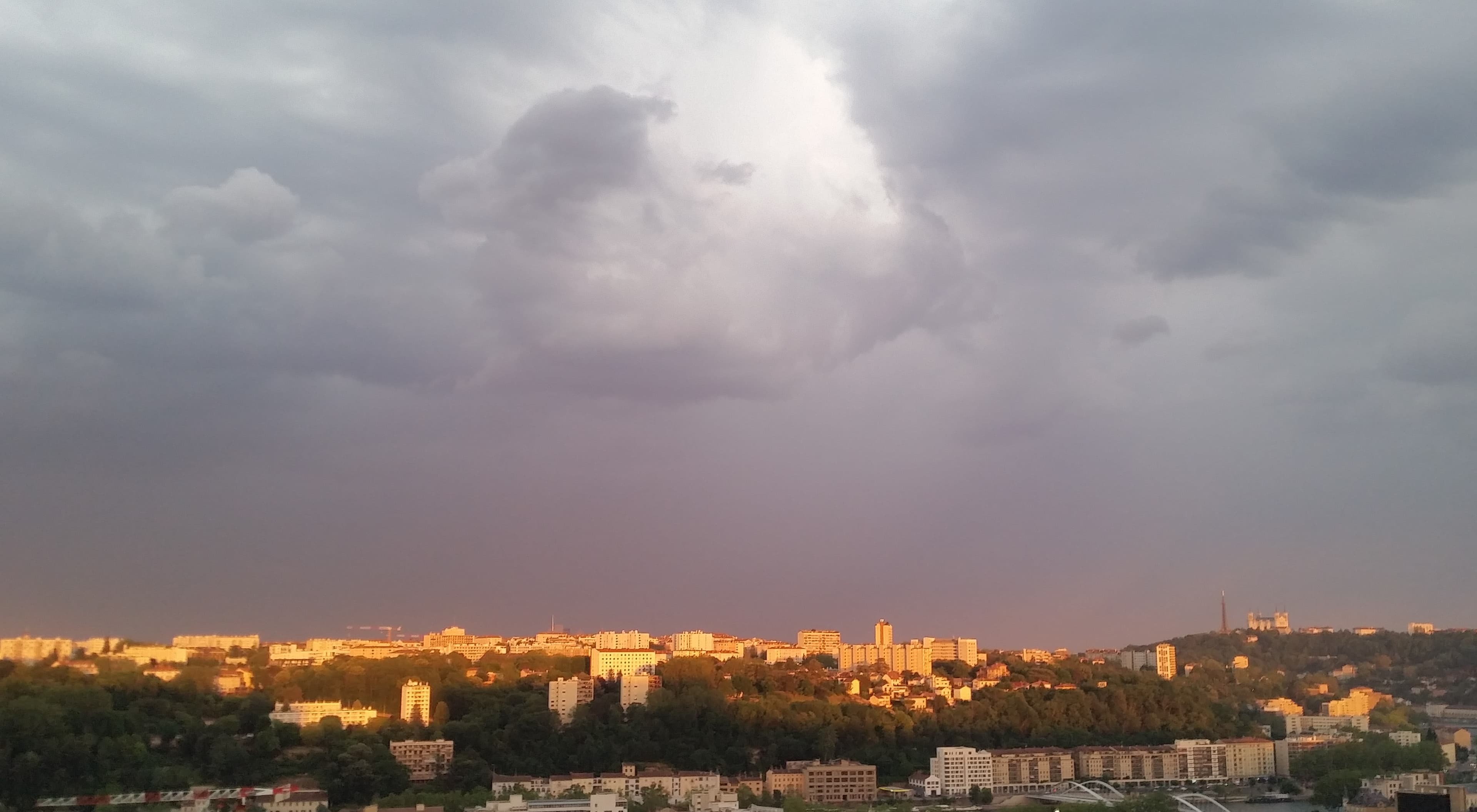 Belle lumière ce 02-06-2023 à 21 heures