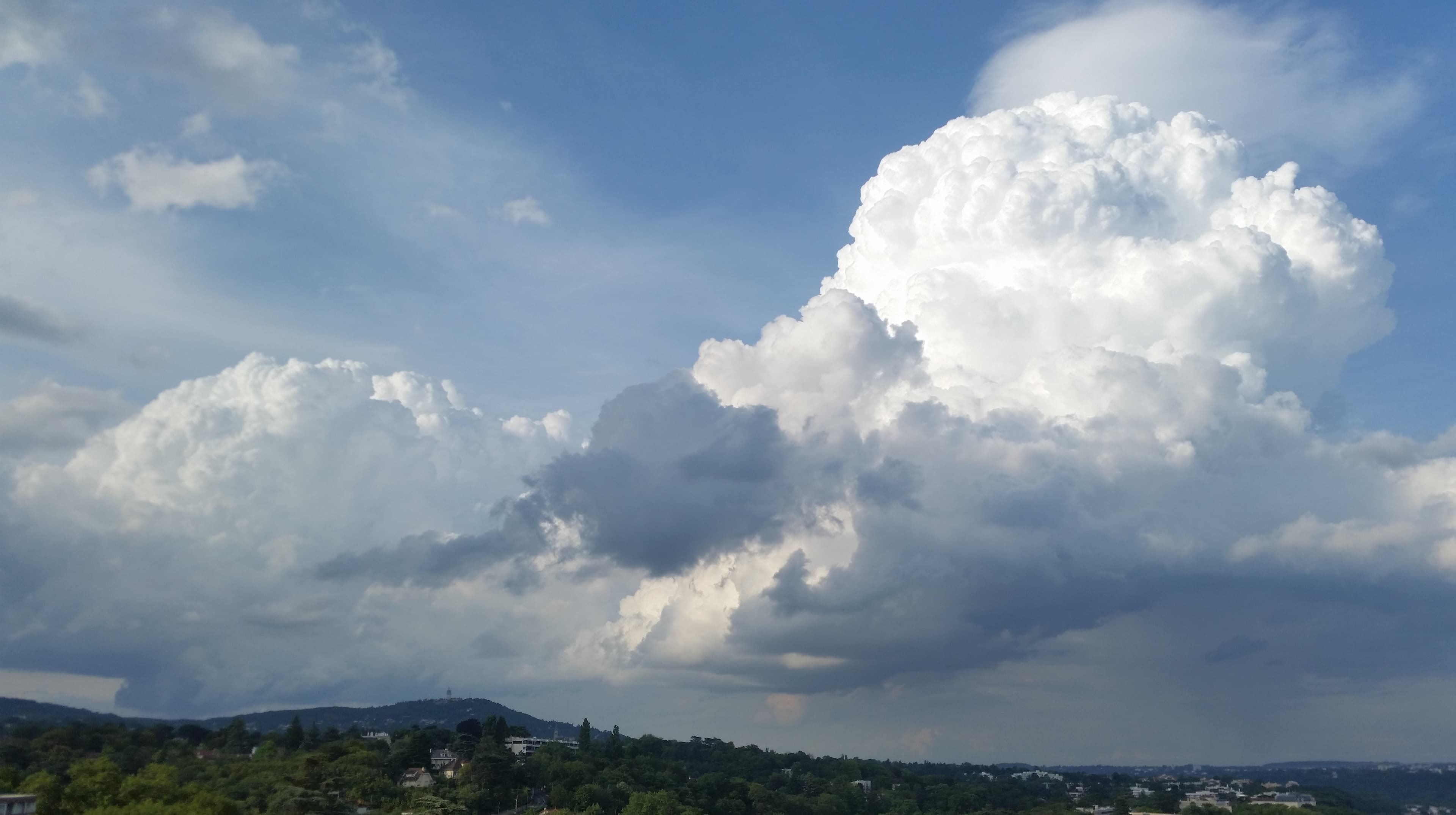 Nuages d'orages 24/07 - 19hrs