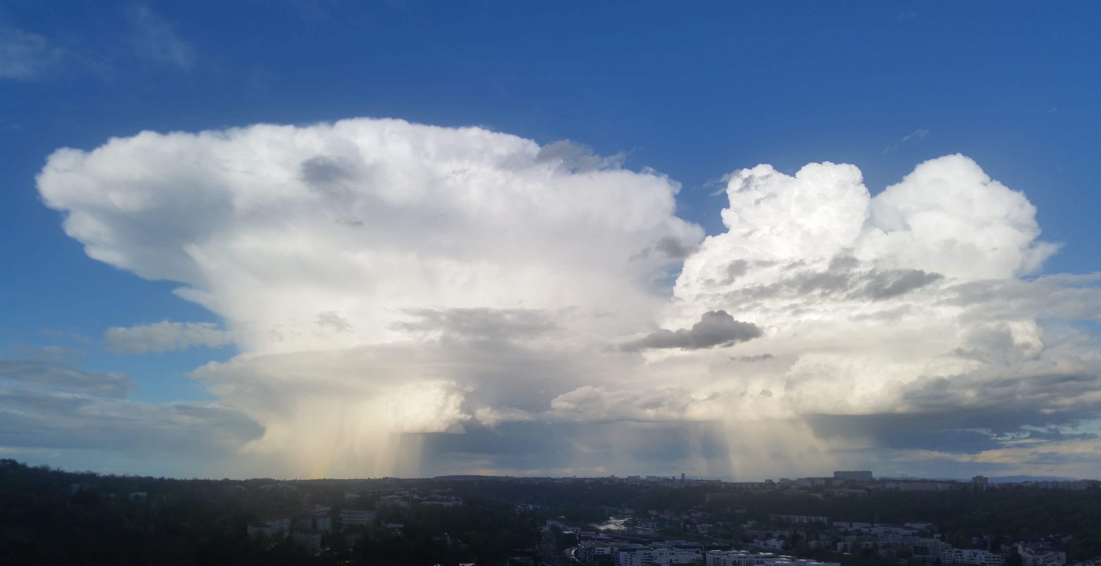 Au nord de LYON magnifique nuage