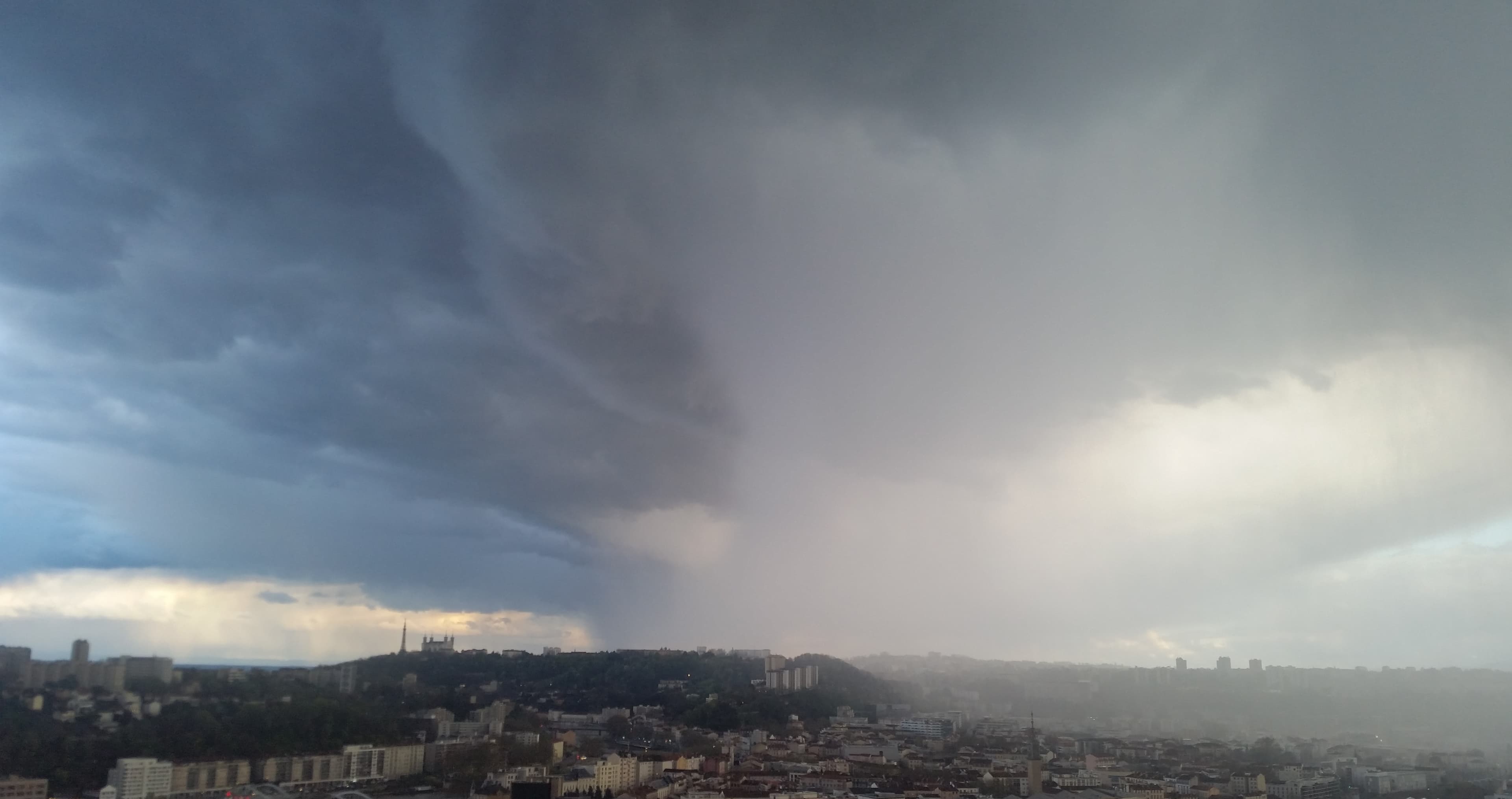 Averse et coups de tonnerre ce soir à LYON