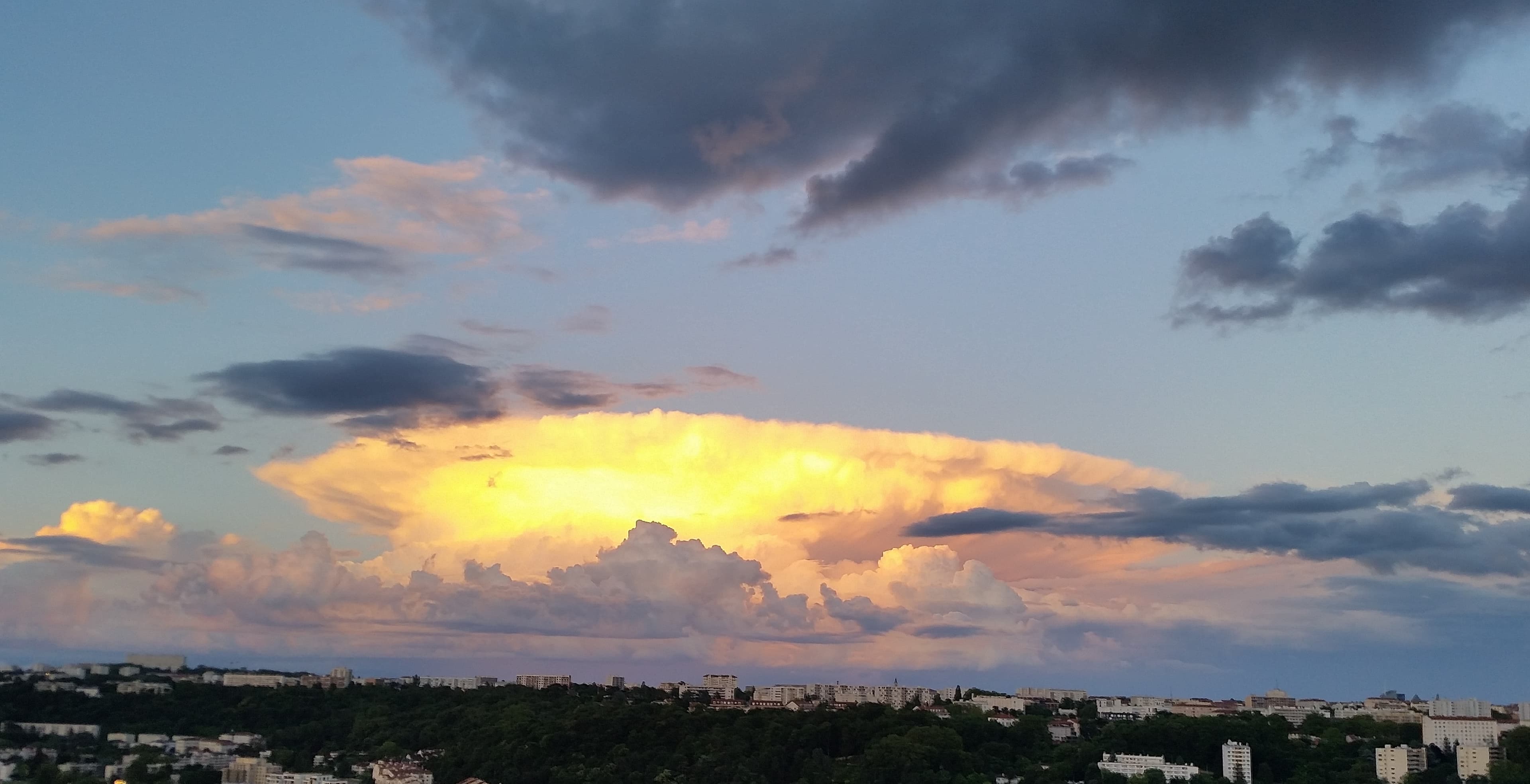 Le même plus flamboyant à 21h31