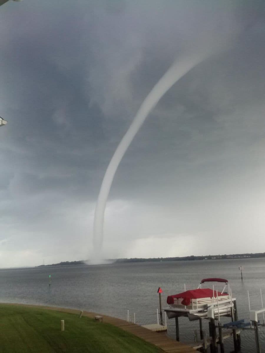 Image d'illustration pour Trombe spectaculaire et tornades en Floride
