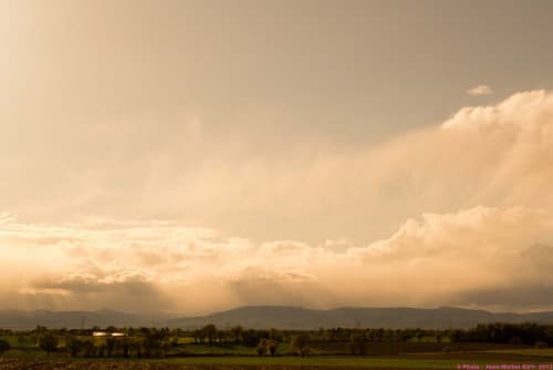 Ciel d'orage sur le Beaujolais