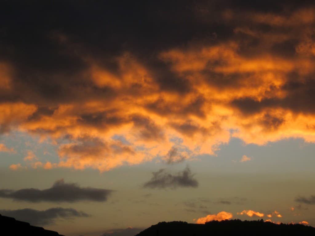 Coucher de soleil sur les montagnes