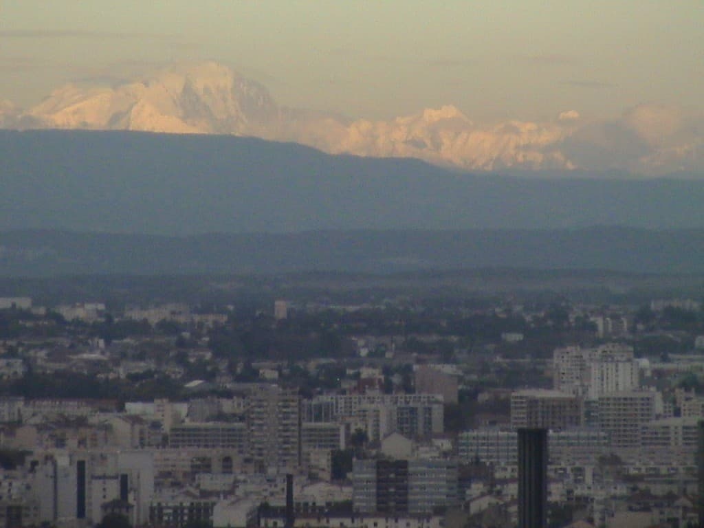 le Mont Blanc en arrière plan de LYON