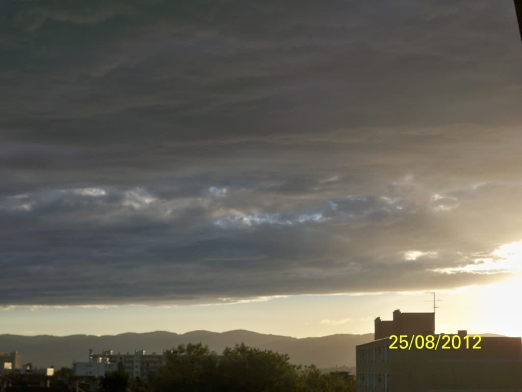 Nuages crépuscule 20 h