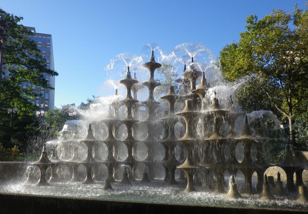 Fontaine près de l' Auditorium