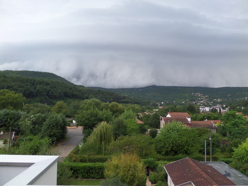 orage sur les monts d'or (mont thou)