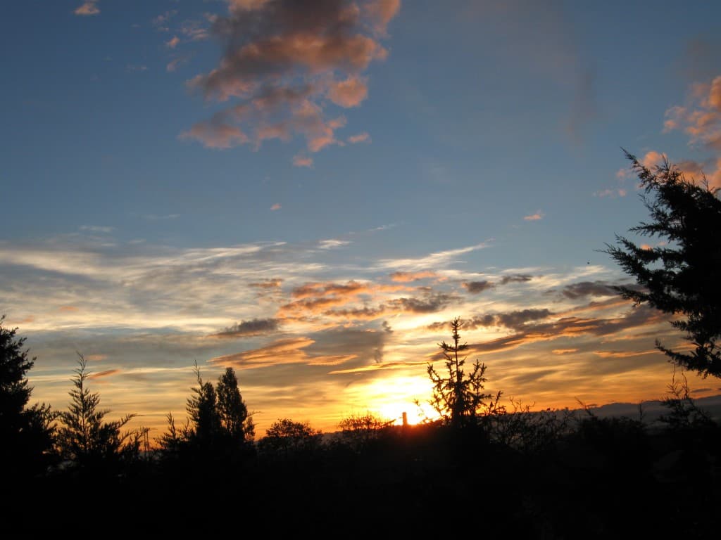 Quand le soleil se lève à l'horizon