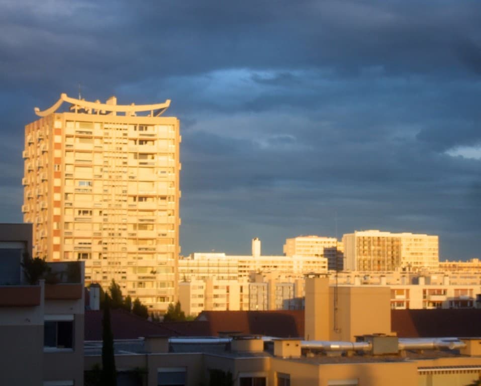 Face au soleil couchant