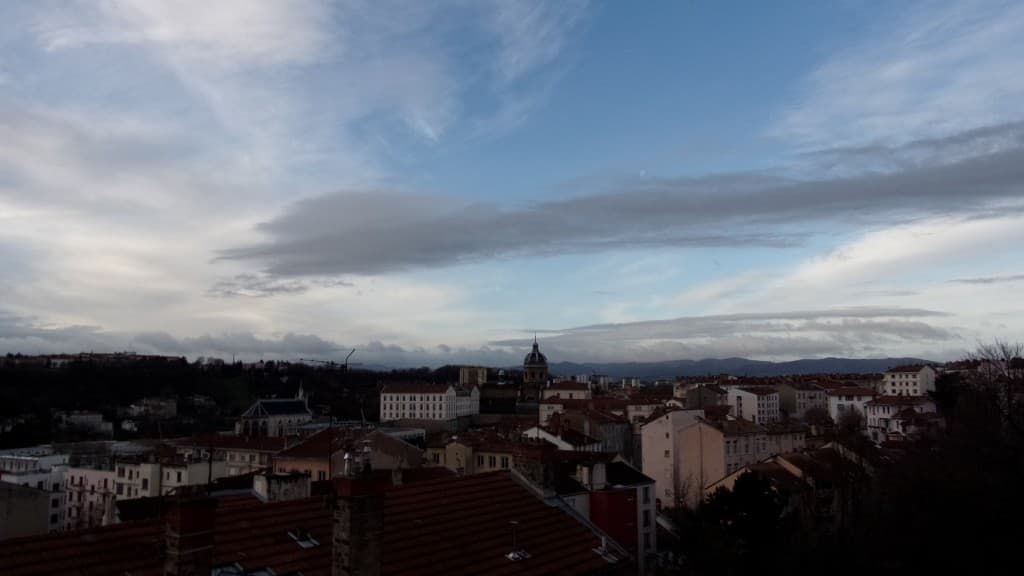Le ciel s'éclaircit