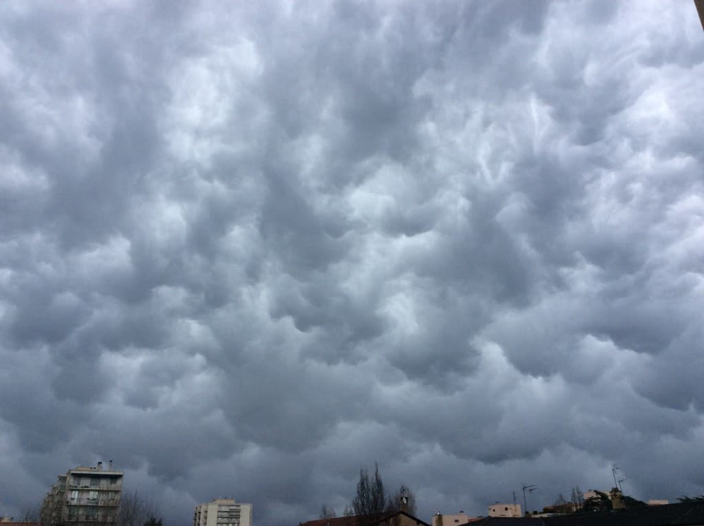 Ciel chaotique sur Lyon