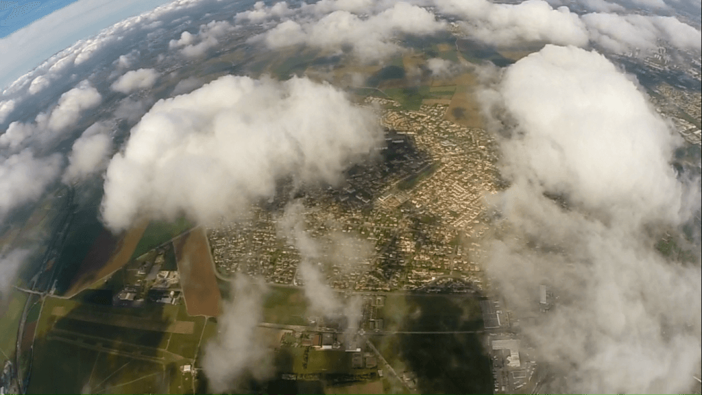 Corbas sous les cumulus