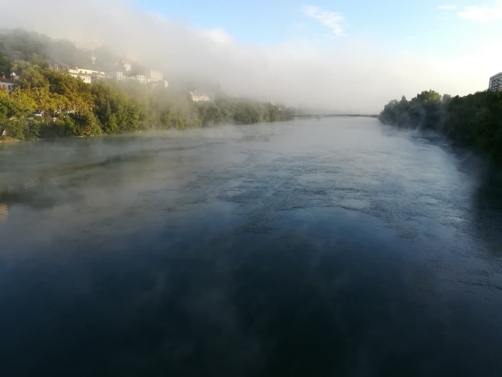 Le Rhône embrumé