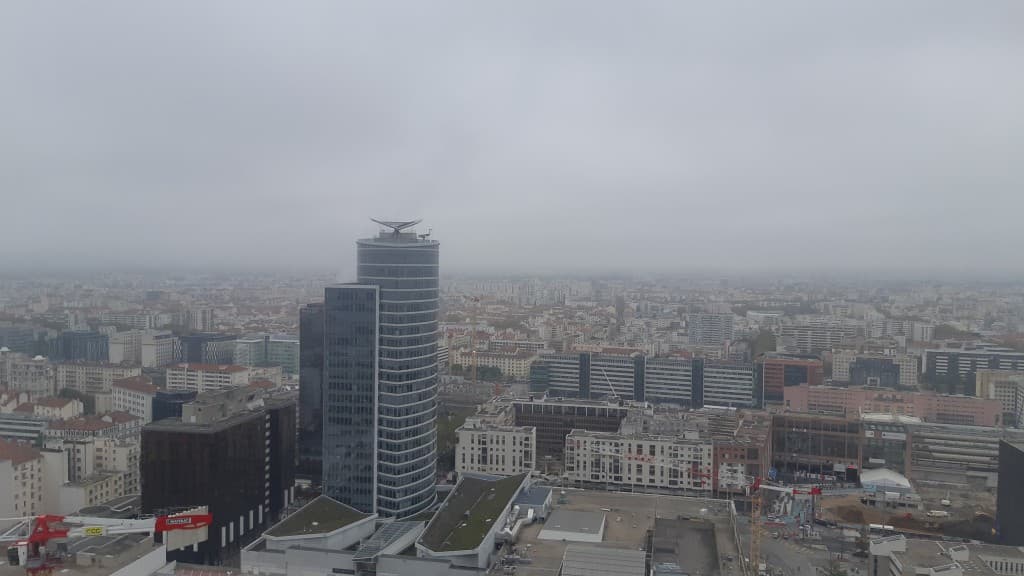 Le ciel est bas ce matin à Lyon 3éme !