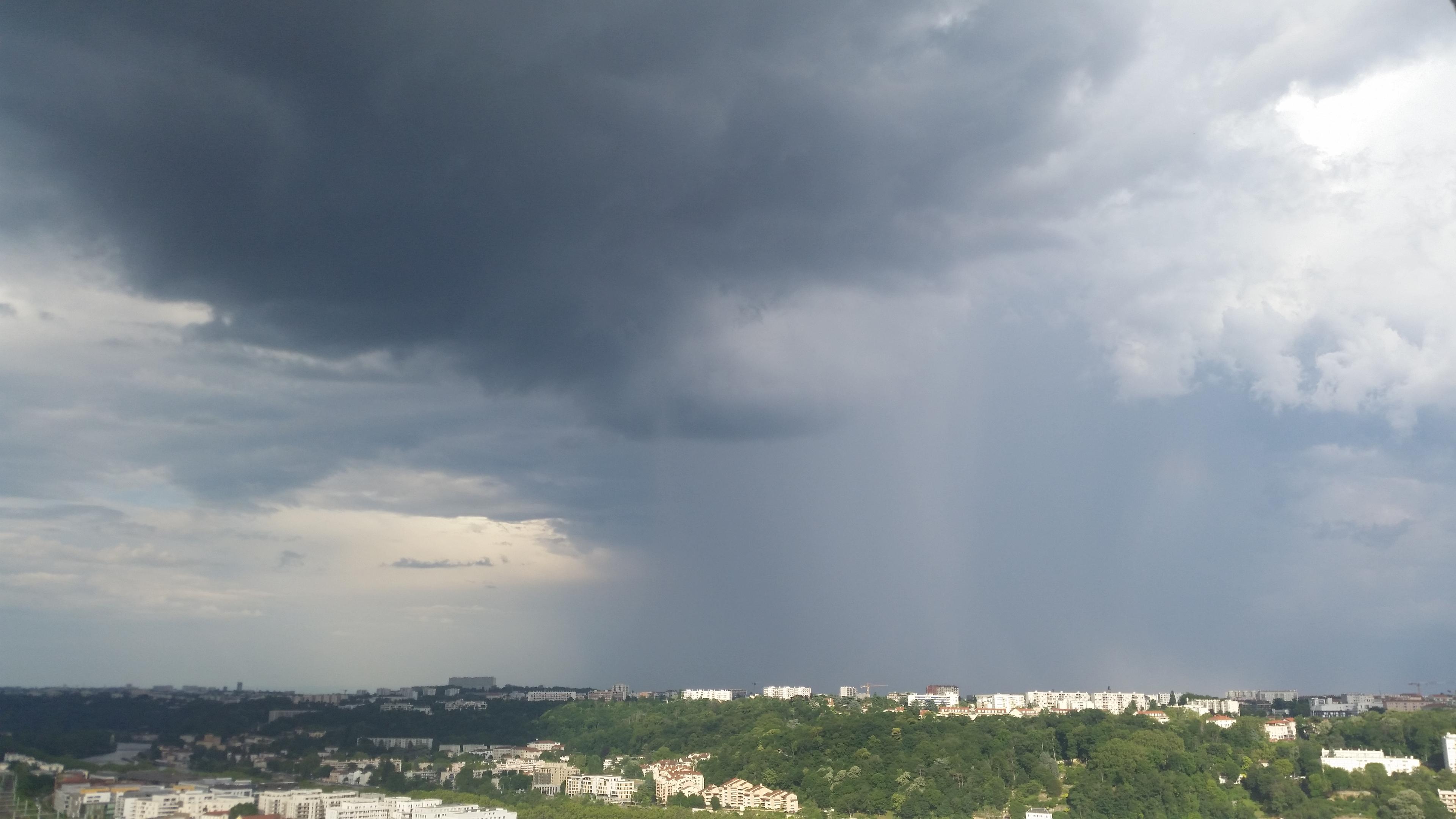 L'orage arrive Lyon 9 13/06 - 18h30